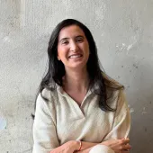 Ex-aluna sorrindo