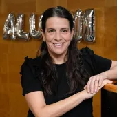 Ex-aluna sorrindo