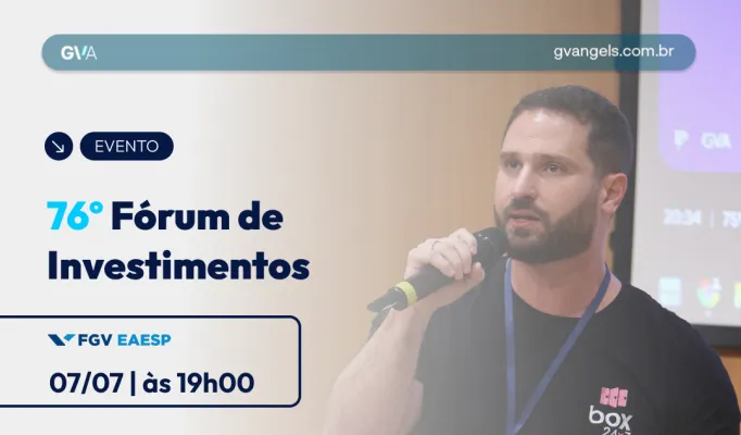 homem apresentando o pitch