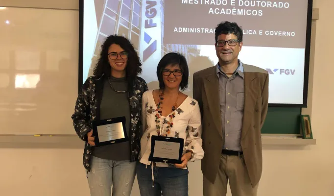 Alunos da FGV EAESP recebem prêmio por excelência acadêmica