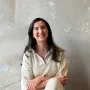Ex-aluna sorrindo