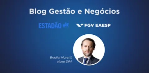 imagem do autor em um fundo azul
