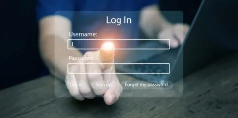 Tela de computador exibindo portal de transparência de Tribunal de Contas com gráficos e canais de participação cidadã