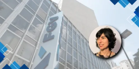 foto da professora com fundo do prédio da EAESP