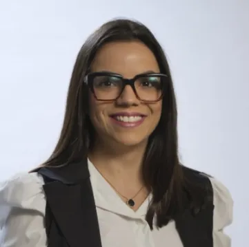Fernanda Versiani de Rezende