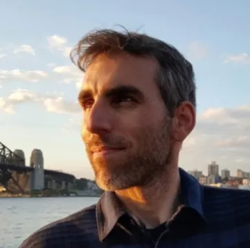 Ecológo, MSc. em Engenharia Ambiental pela UNESP, Ph.D. em Planejamento Energético pelo PPE/COPPE/UFRJ e Ph.D. em Planejamento e Políticas Energéticas pela University of Technology Sydney - UTS.