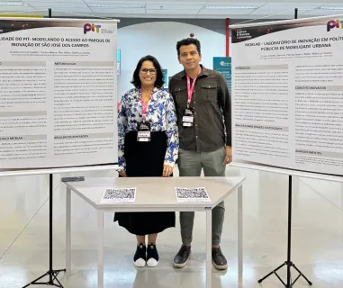 Daniela Swiatek e Matheus Oliveira na exposição do resumo
