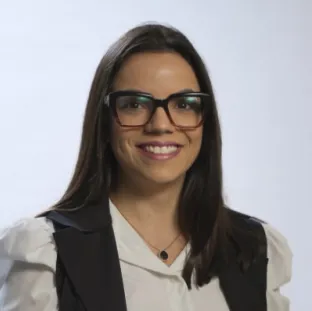 Fernanda Versiani de Rezende