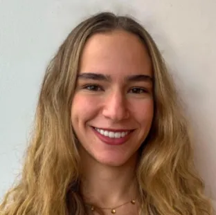 Estudante de Administração Pública na Fundação Getulio Vargas em São Paulo e de Direito na Pontifícia Universidade Católica de São Paulo. Foi Vice Presidente da Consultoria Júnior Pública, uma empresa júnior da FGV EAESP que realiza projetos de consultoria para o Primeiro e Terceiro Setor. Realizou projeto de pesquisa de boas práticas em código de posturas e legislação tributária para uma prefeitura e foi gerente de qualidade em um projeto de Redesenho de Processos para Associação Nacional dos Procuradores